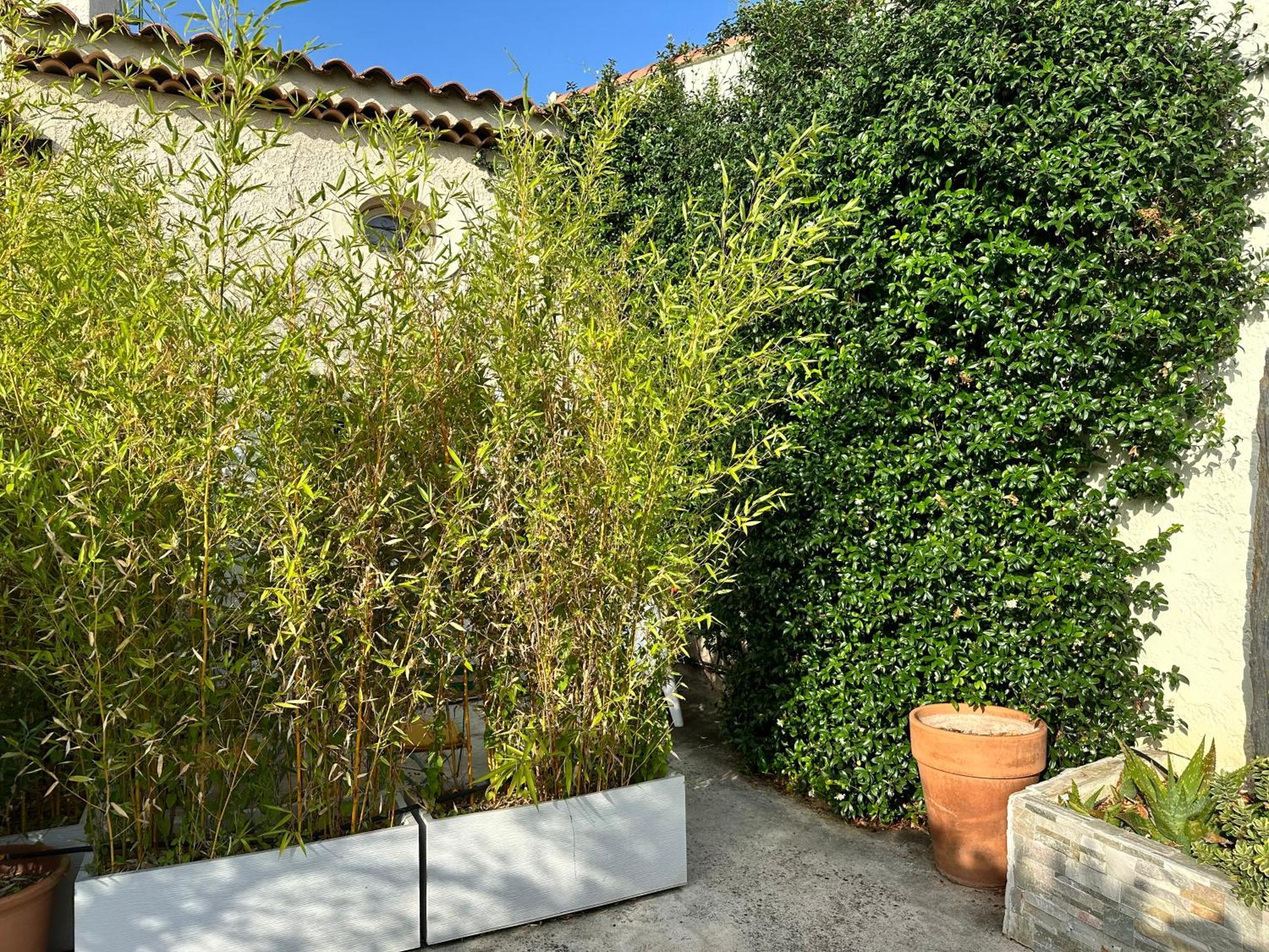 Plan De Cuques T2 Hotel Exterior photo