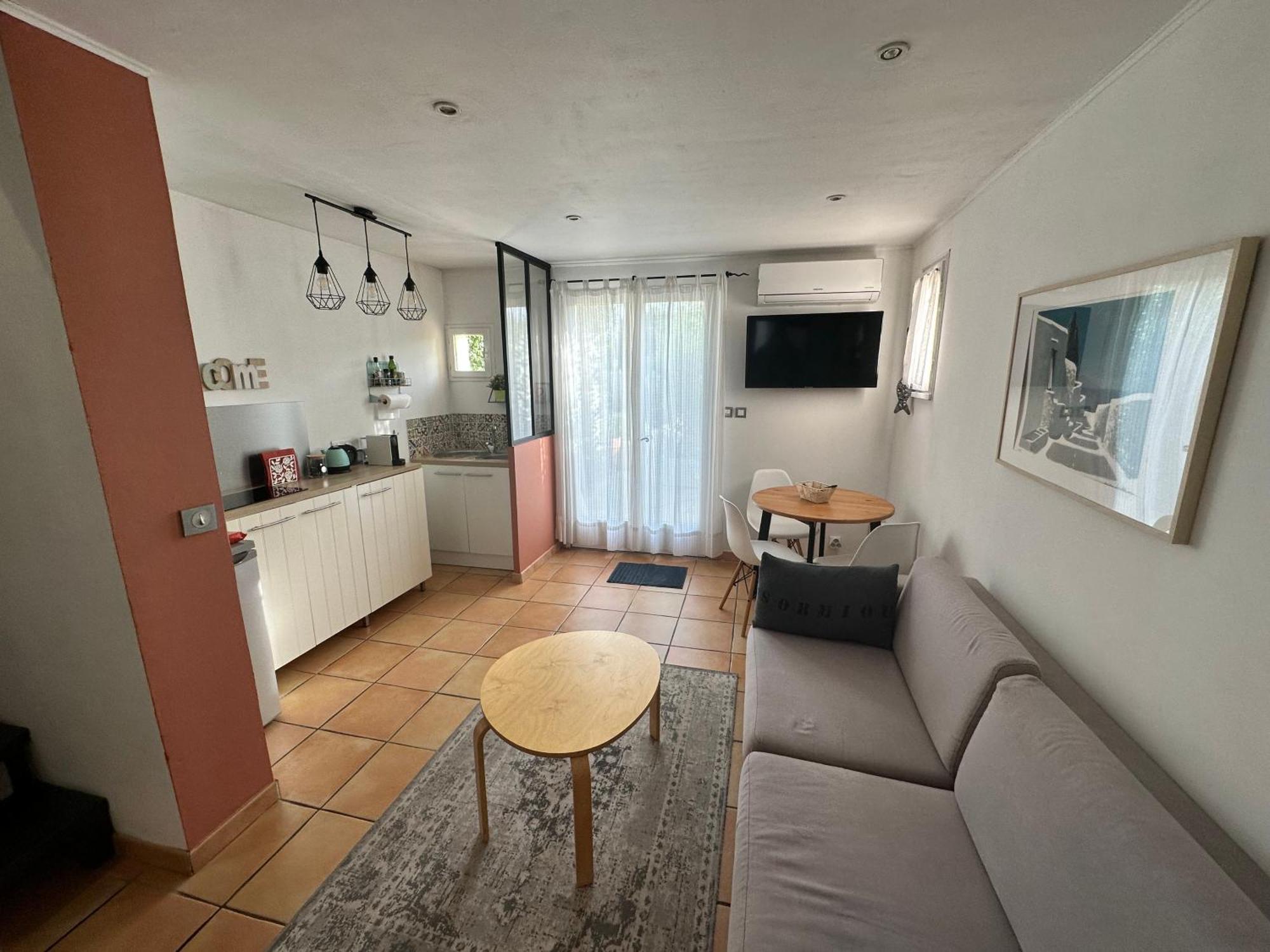 Plan De Cuques T2 Hotel Exterior photo